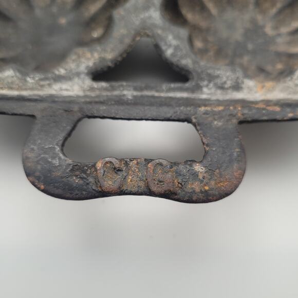 Vintage Cast Iron 6 Well Turks Head Gem Mold Pan Corn Bread Rustic Bakeware - Picture 3 of 12